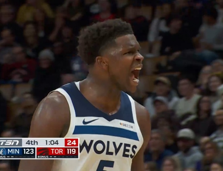 这球杀人！关键时刻爱德华兹单打英格拉姆 后仰跳投命中拉开分差